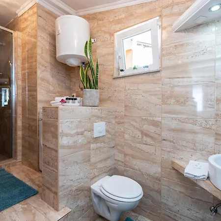 Lägenhet Marant - Free Private Parking *